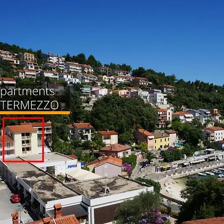 Angie - Intermezzo With Sea View In Center Of