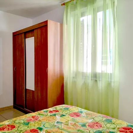 Angie - Intermezzo With Sea View In Center Of Рабац