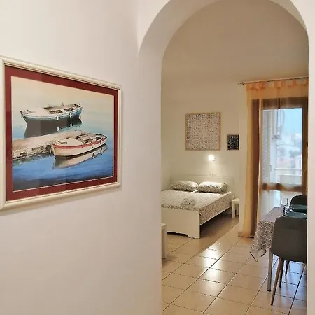 Angie - Intermezzo With Sea View In Center Of *