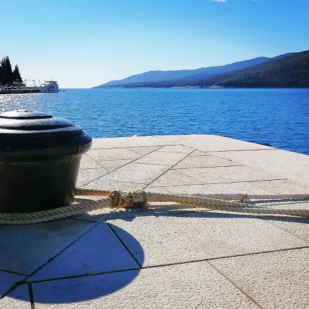 Angie - Intermezzo With Sea View In Center Of *