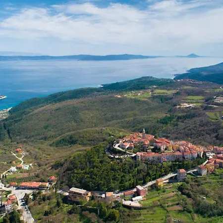 Angie - Intermezzo With Sea View In Center Of Рабац